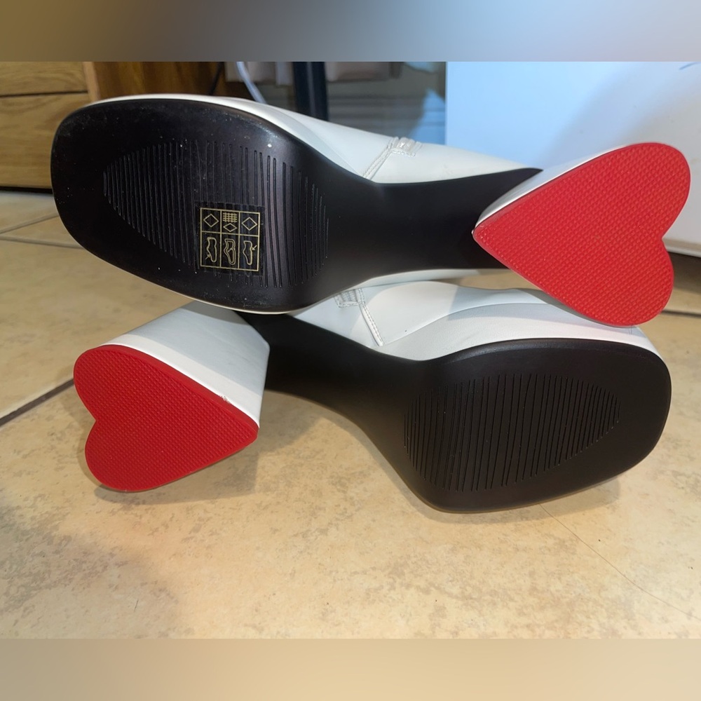 La Moda Heart Boots